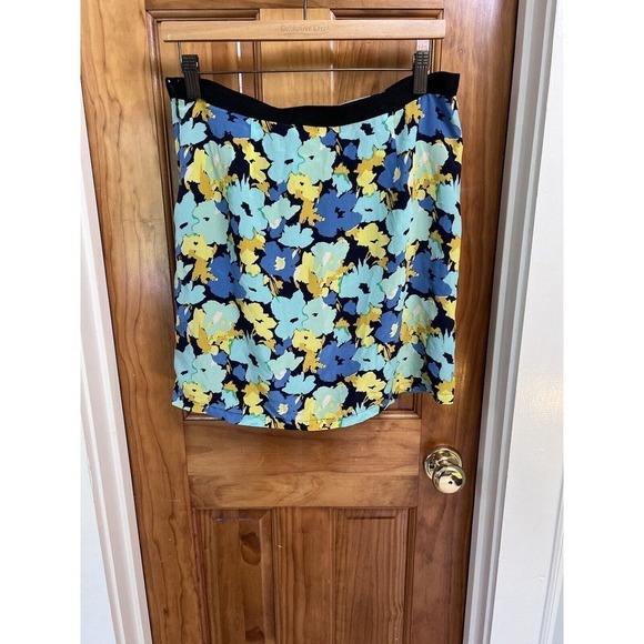 J. Crew Factory Silk Floral Green Blue Mini Skirt Lined size 6 Office Beach - Picture 3 of 8